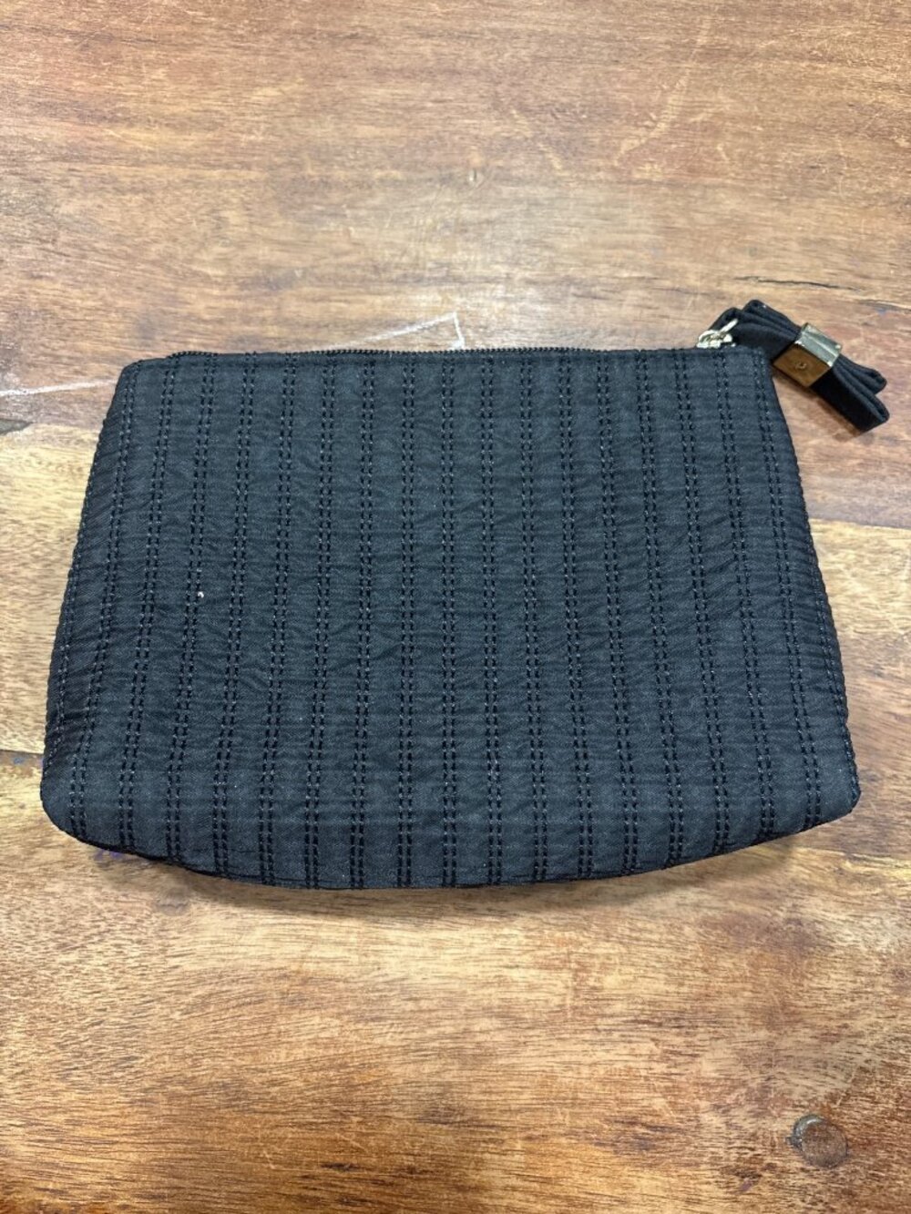 Victorias Secret Black Quilted Bow Accent Makeup Bag Polka Dot Interior Zipper - Picture 4 of 9